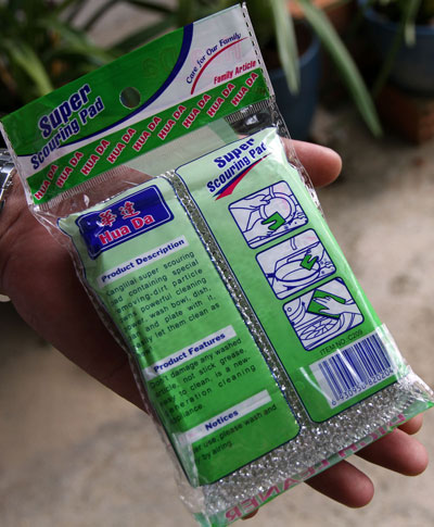Xuất[-]hiện[-]sinh[-]vật[-]lạ[-]trong[-]miếng[-]rửa[-]chén[-]3
